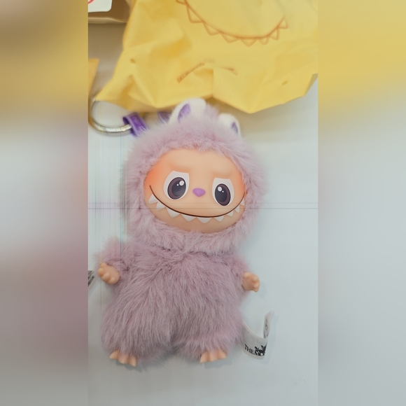 Authentic Labubu pin for love, letter D - Picture 15 of 16